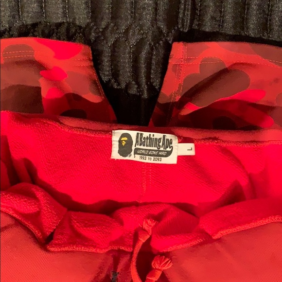 Bape red camo shark shorts - Picture 3 of 3